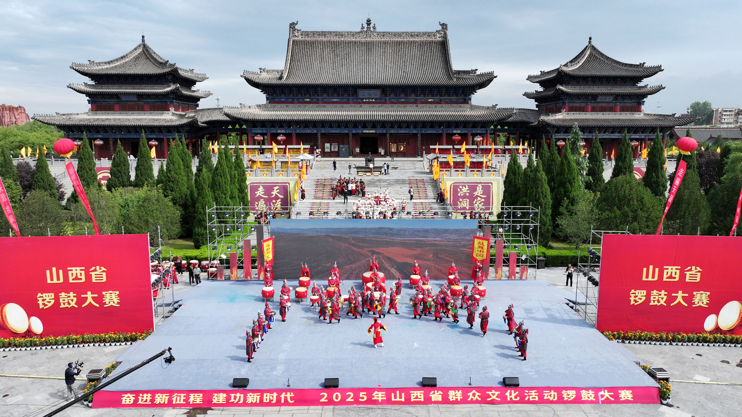 16《鼓震雄关》宁武长城合唱团锣鼓队（忻州）.jpg